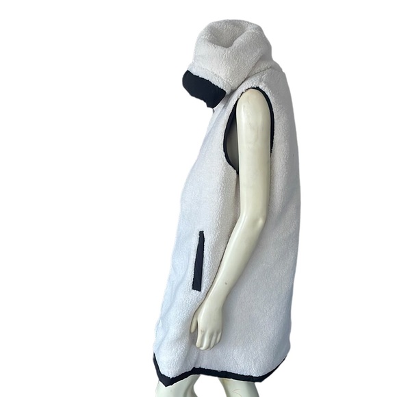 Koolaburra by UGG - Reversible Sherpa Long Vest - Picture 7 of 8